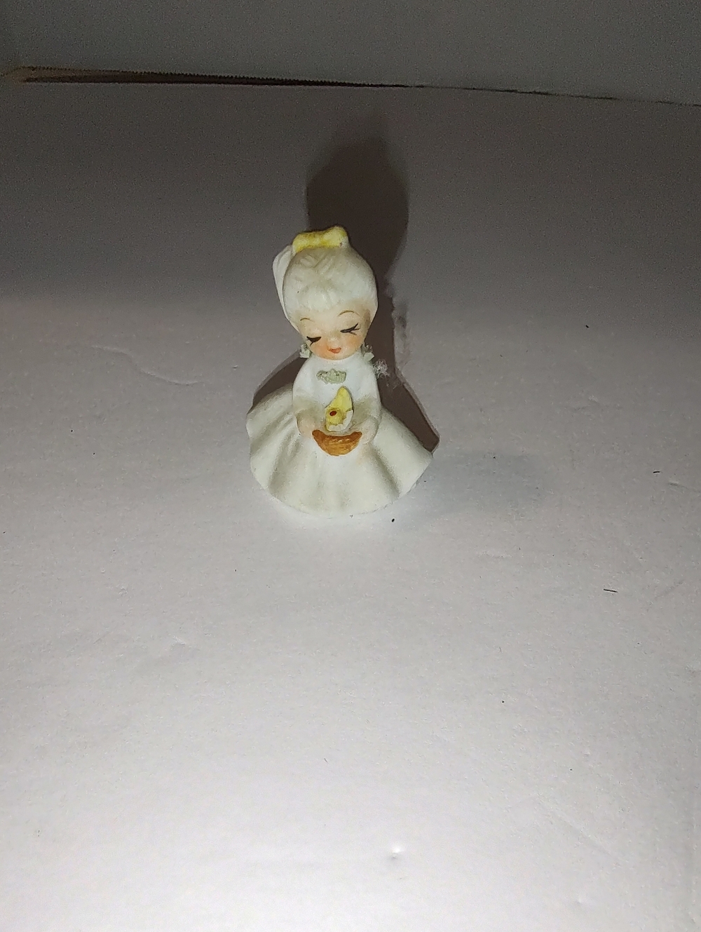 VINTAGE NAPCO FLOWER GIRL OF THE MONTH MINIATURE BONE CHINA FIGURINE (Gs4)